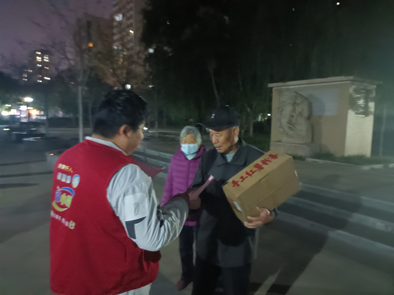 济宁高新区柳行街道府东社区开展“黄河大集”暨反电诈宣传活动