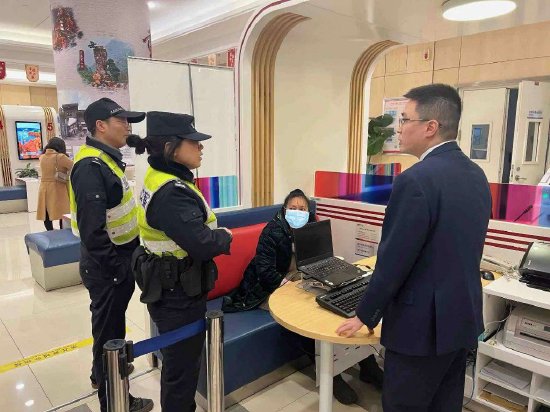 浦发银行重庆解放碑支行成功堵截一起“快速追债”电信诈骗